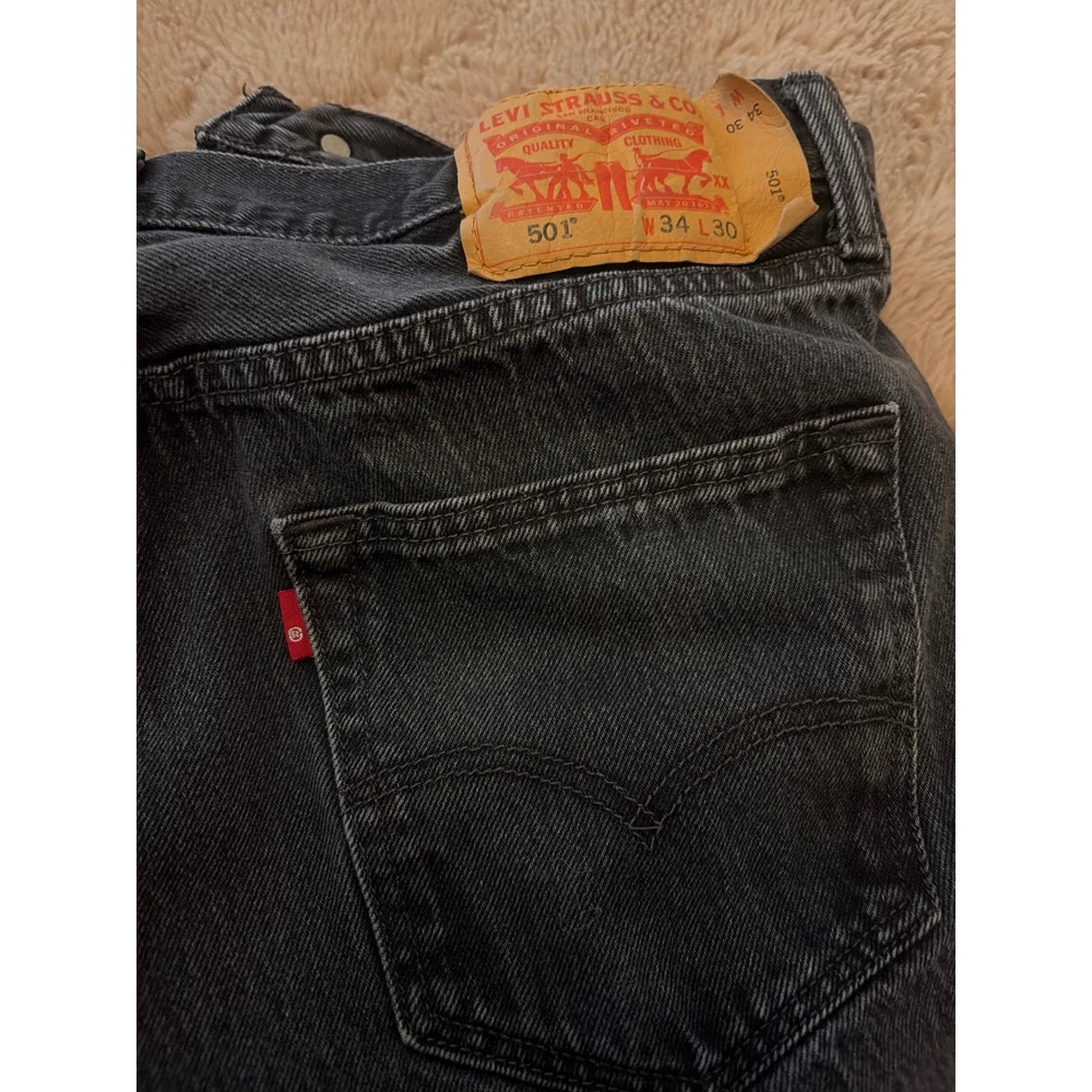 Levis 501 Original Fit Mens Black Faded Straight Leg Button Fly Jeans 34x30 - Picture 12 of 12